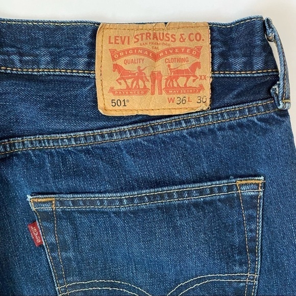 Levi’s 501 Mid Thigh Cut Off Shorts - Picture 5 of 8